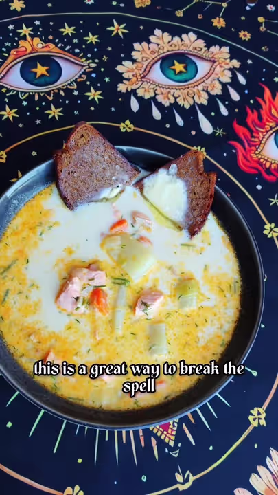 Finnish salmon soup (Lohikeitto)